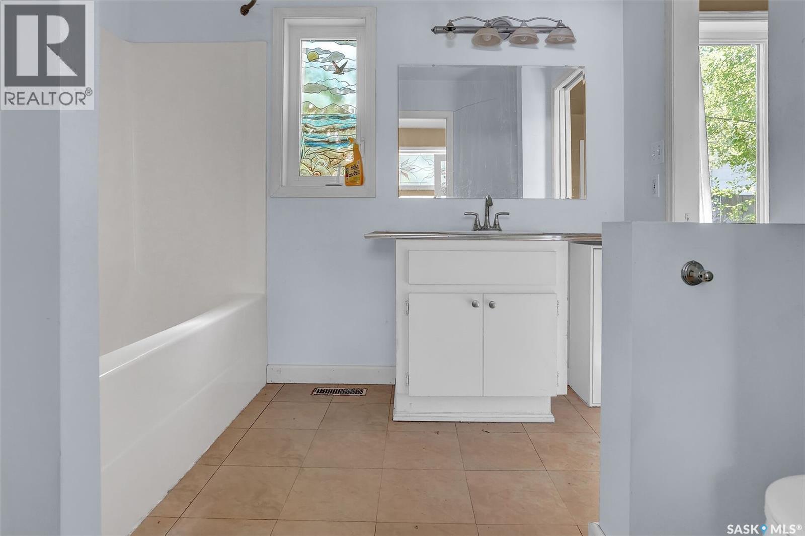 2761 Atkinson Street, Regina, SK - Indoor Photo Showing Bathroom