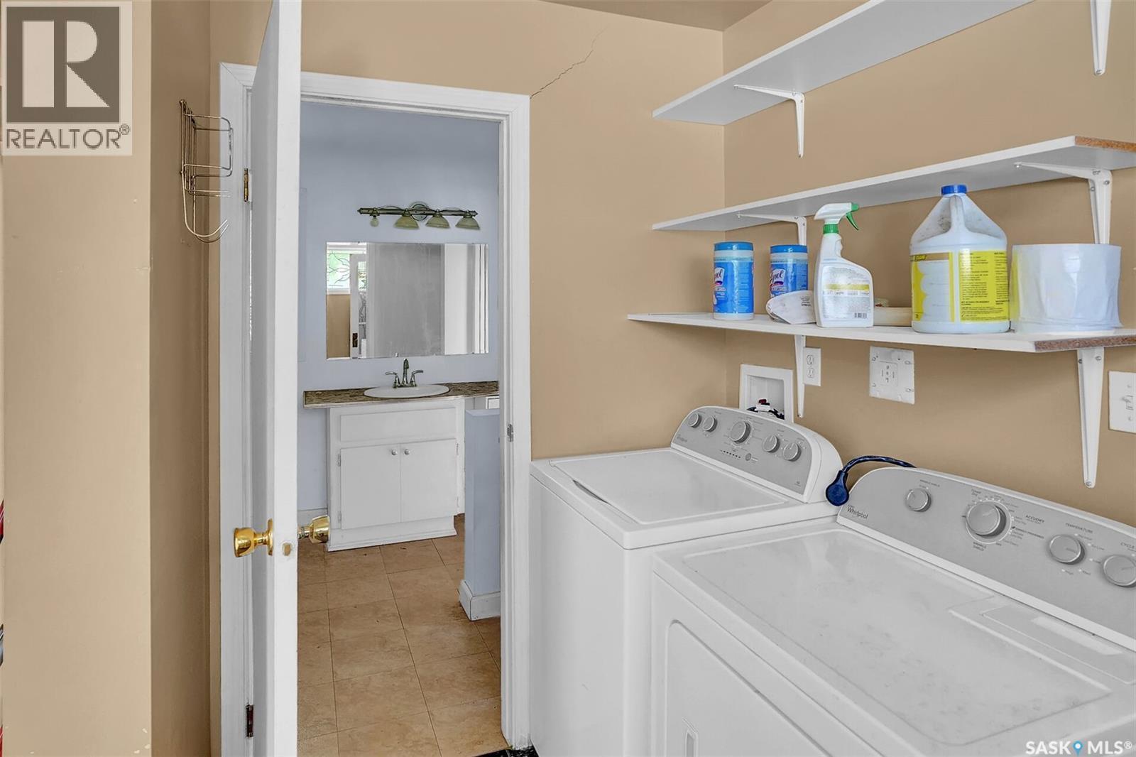 2761 Atkinson Street, Regina, SK - Indoor Photo Showing Laundry Room