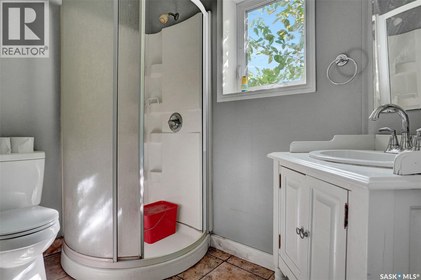 2761 Atkinson Street, Regina, SK - Indoor Photo Showing Bathroom