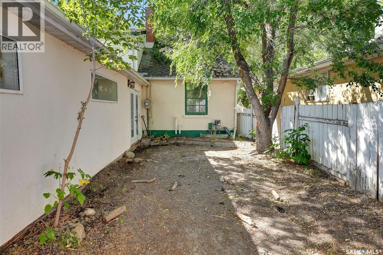 2761 Atkinson Street, Regina, SK - Outdoor