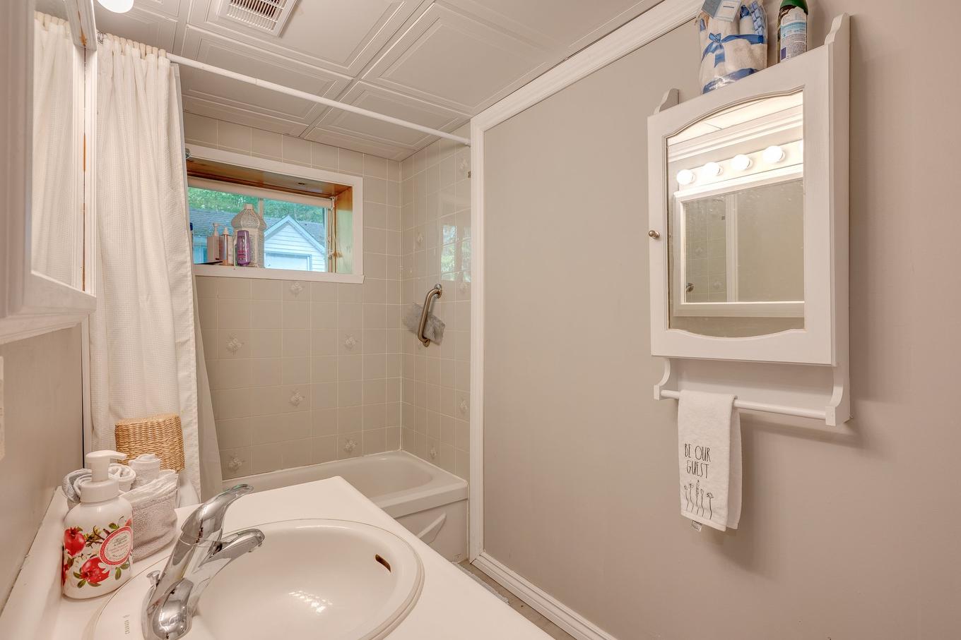 Salle de bains - 1109 Ch. De La Paix, Saint-Sauveur, QC - Indoor Photo Showing Bathroom