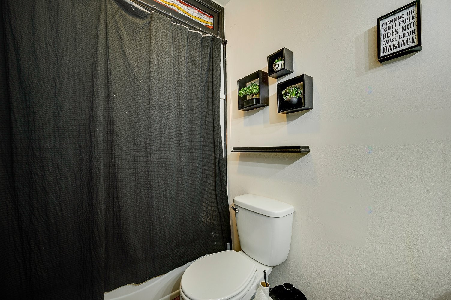 Bathroom - 340 Ch. Des Épinettes, Piedmont, QC - Indoor Photo Showing Bathroom