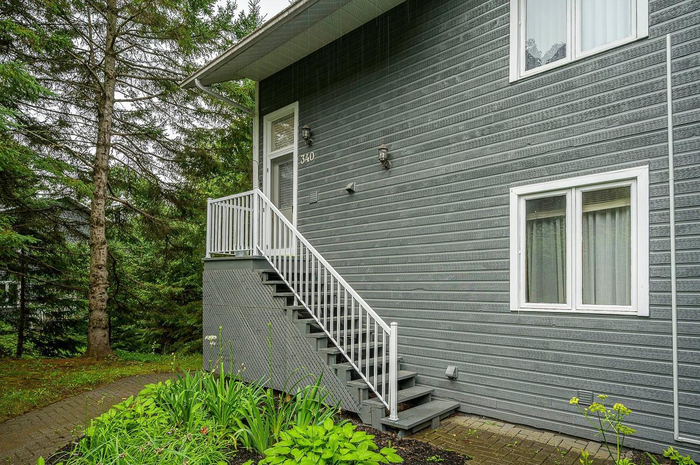 Entrée extérieure - 340 Ch. Des Épinettes, Piedmont, QC - Outdoor With Exterior