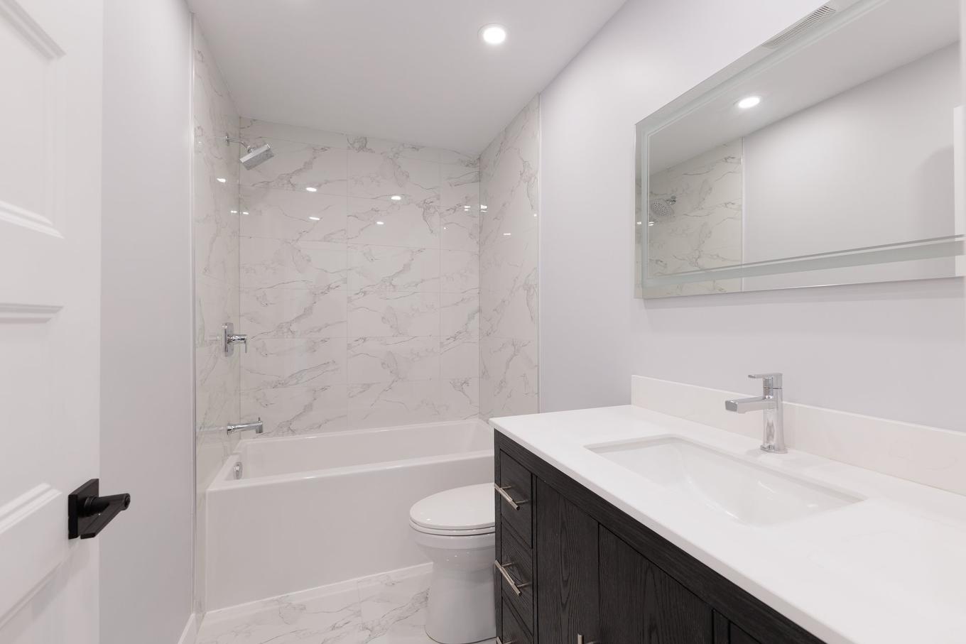 Bathroom - 17122 Boul. Brunswick, Kirkland, QC - Indoor Photo Showing Bathroom