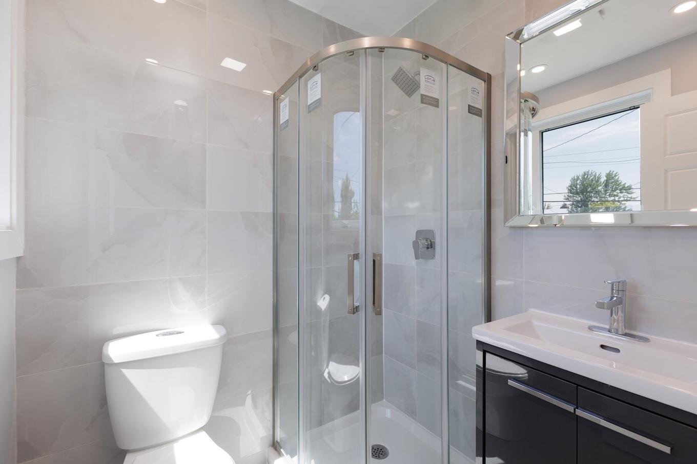 Ensuite bathroom - 17122 Boul. Brunswick, Kirkland, QC - Indoor Photo Showing Bathroom