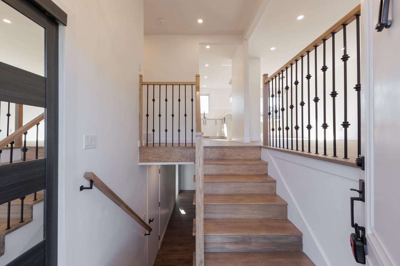 Staircase - 17122 Boul. Brunswick, Kirkland, QC - Indoor Photo Showing Other Room