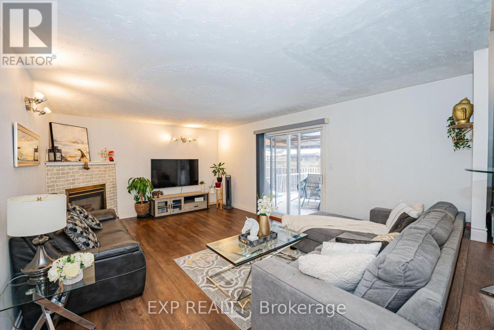 84 Wimbleton Crescent, Kitchener, ON - Indoor Photo Showing Living Room
