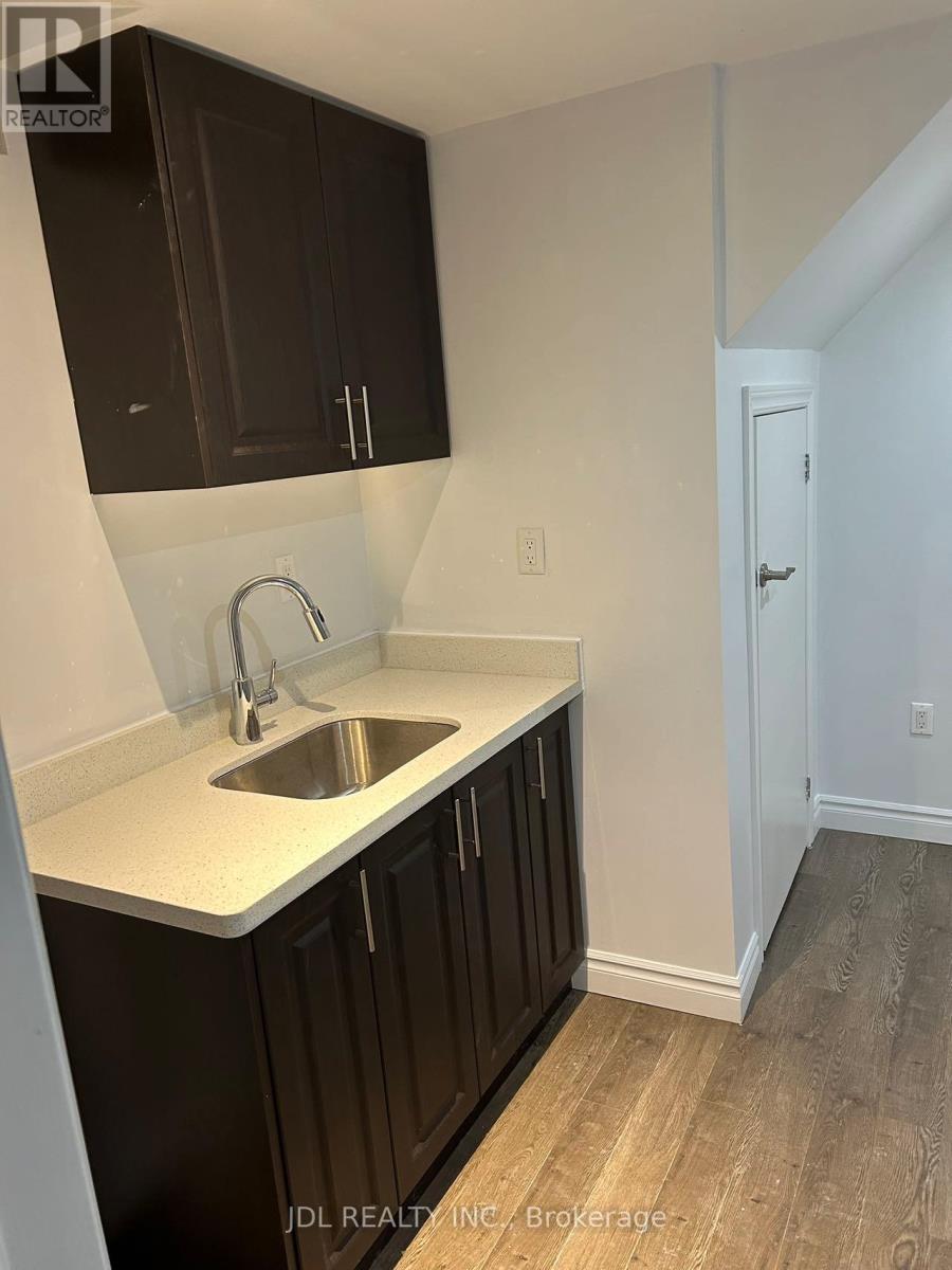 727 Caboto Trail, Markham, ON - Indoor Photo Showing Kitchen