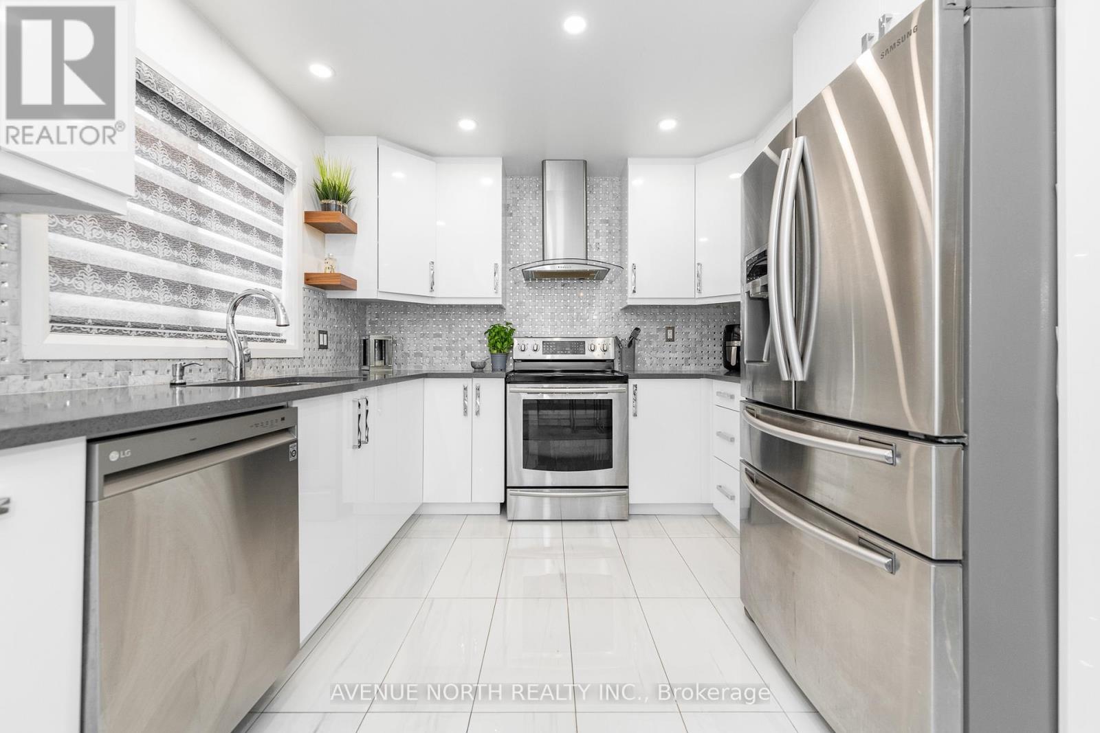 2163 Johnston Road, Ottawa, ON - Indoor Photo Showing Kitchen With Stainless Steel Kitchen
