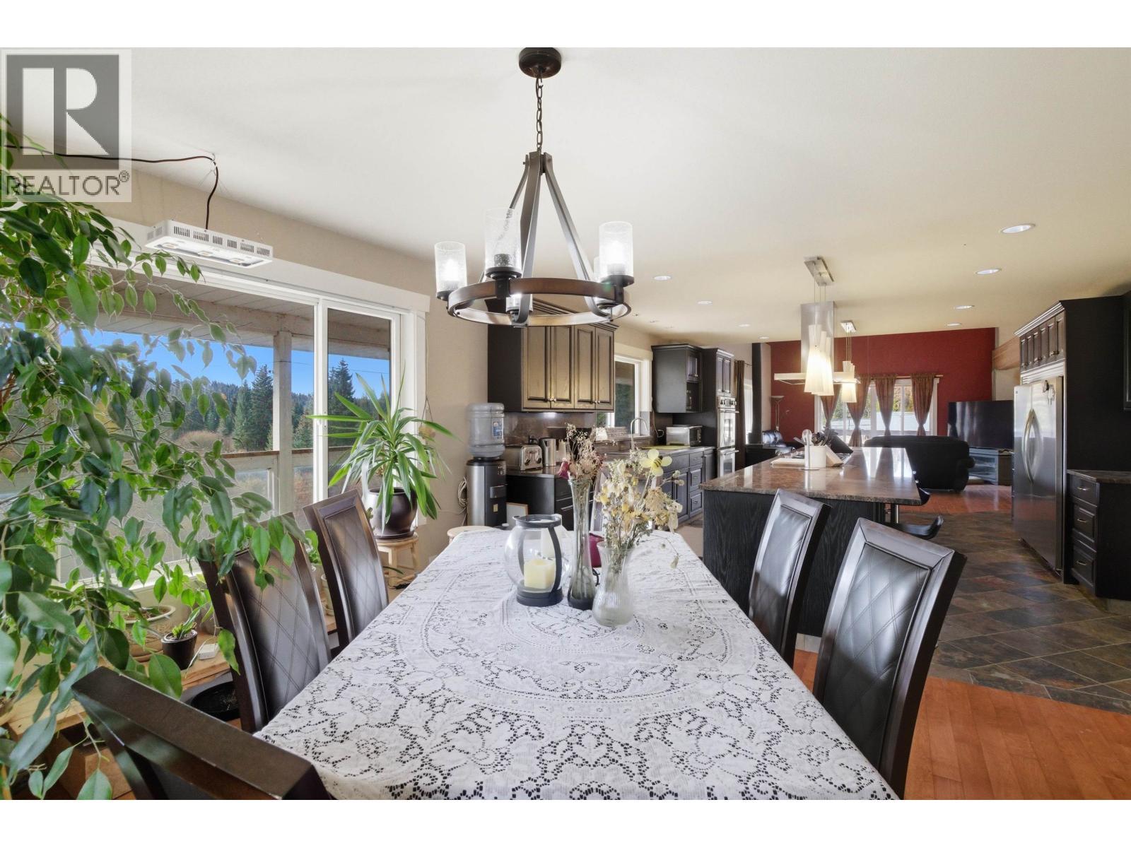 6391 Houseman Road, 100 Mile House, BC - Indoor Photo Showing Dining Room