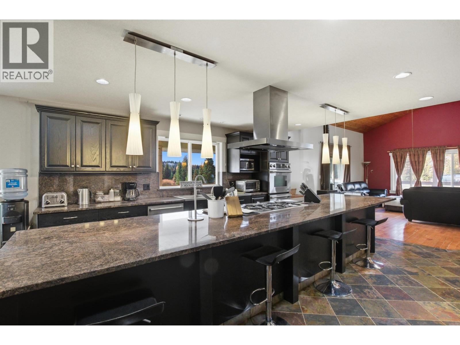 6391 Houseman Road, 100 Mile House, BC - Indoor Photo Showing Kitchen With Upgraded Kitchen