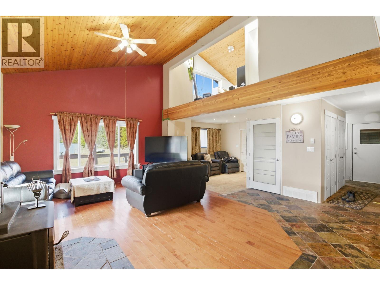 6391 Houseman Road, 100 Mile House, BC - Indoor