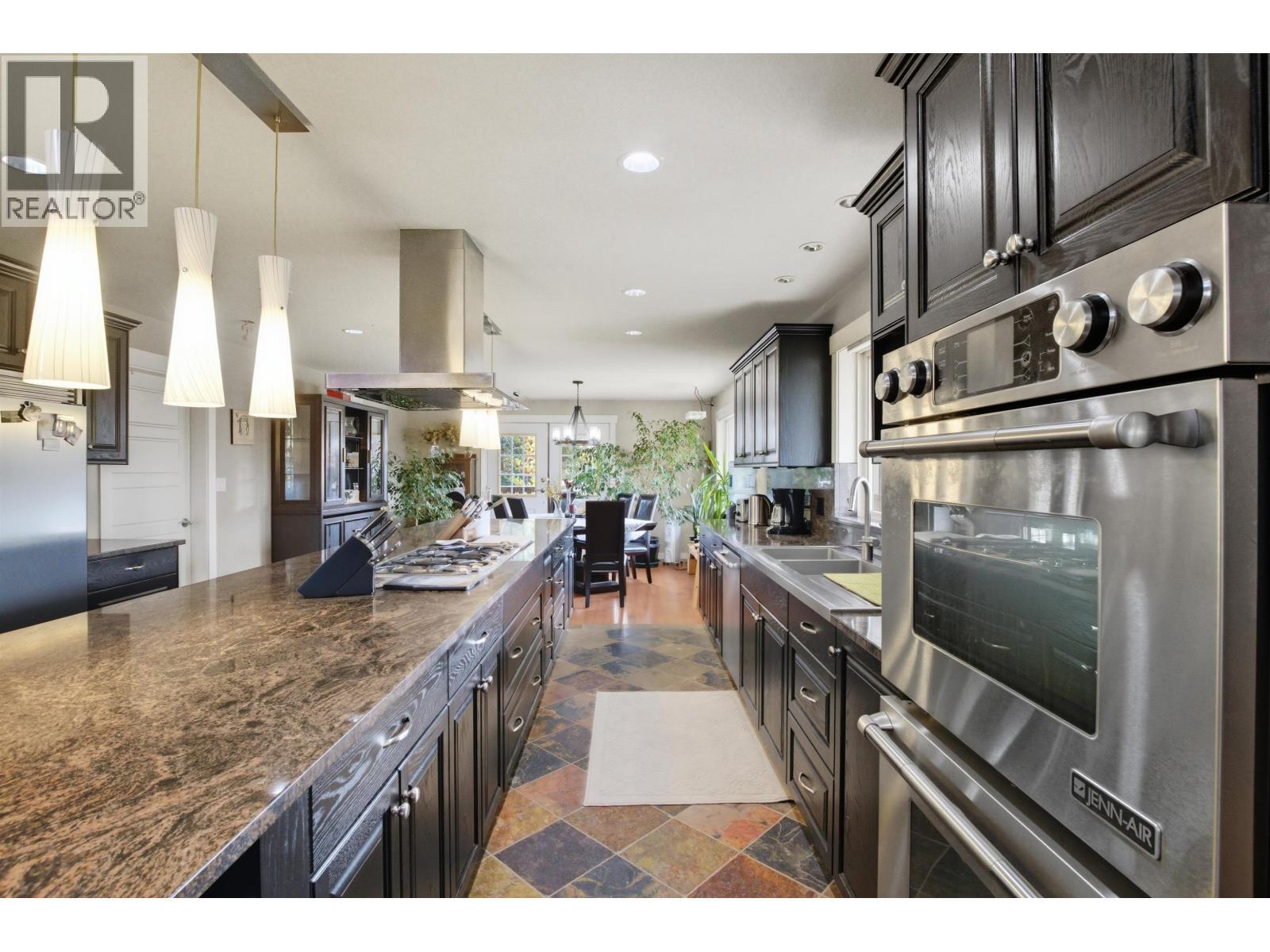 6391 Houseman Road, 100 Mile House, BC - Indoor Photo Showing Kitchen With Double Sink With Upgraded Kitchen