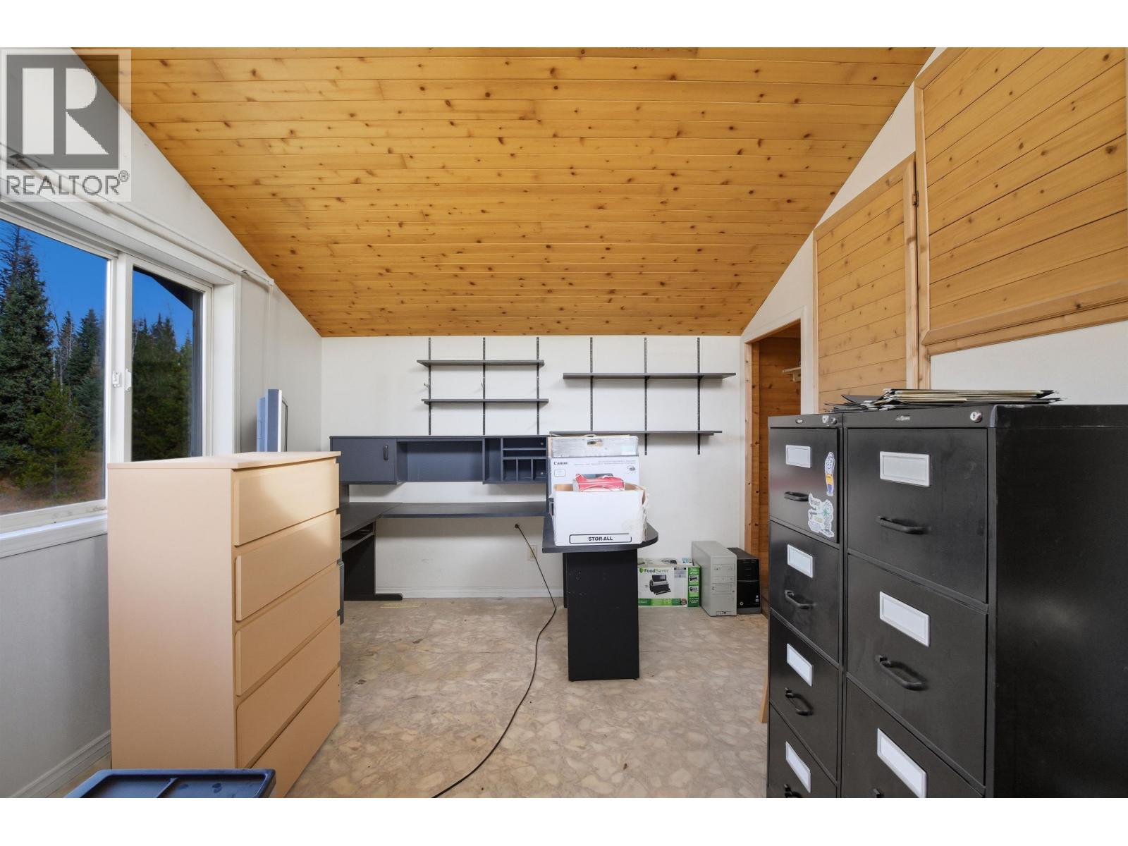 6391 Houseman Road, 100 Mile House, BC - Indoor