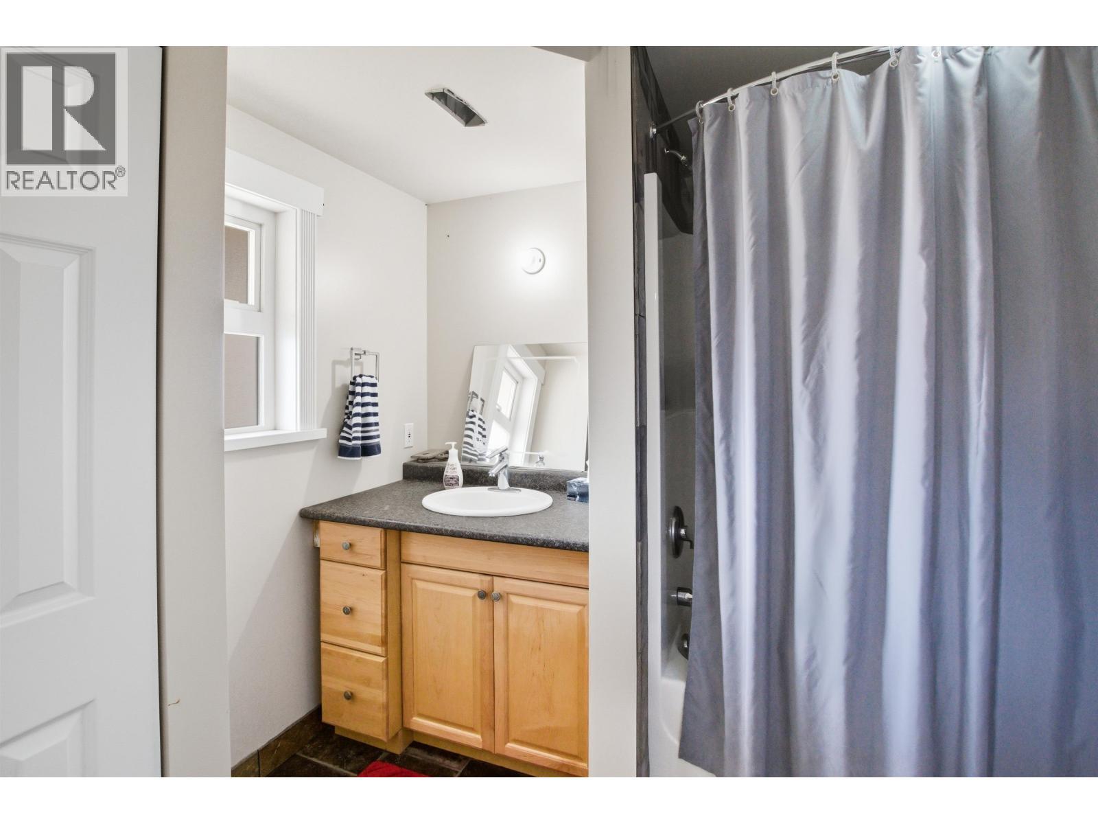 6391 Houseman Road, 100 Mile House, BC - Indoor Photo Showing Bathroom