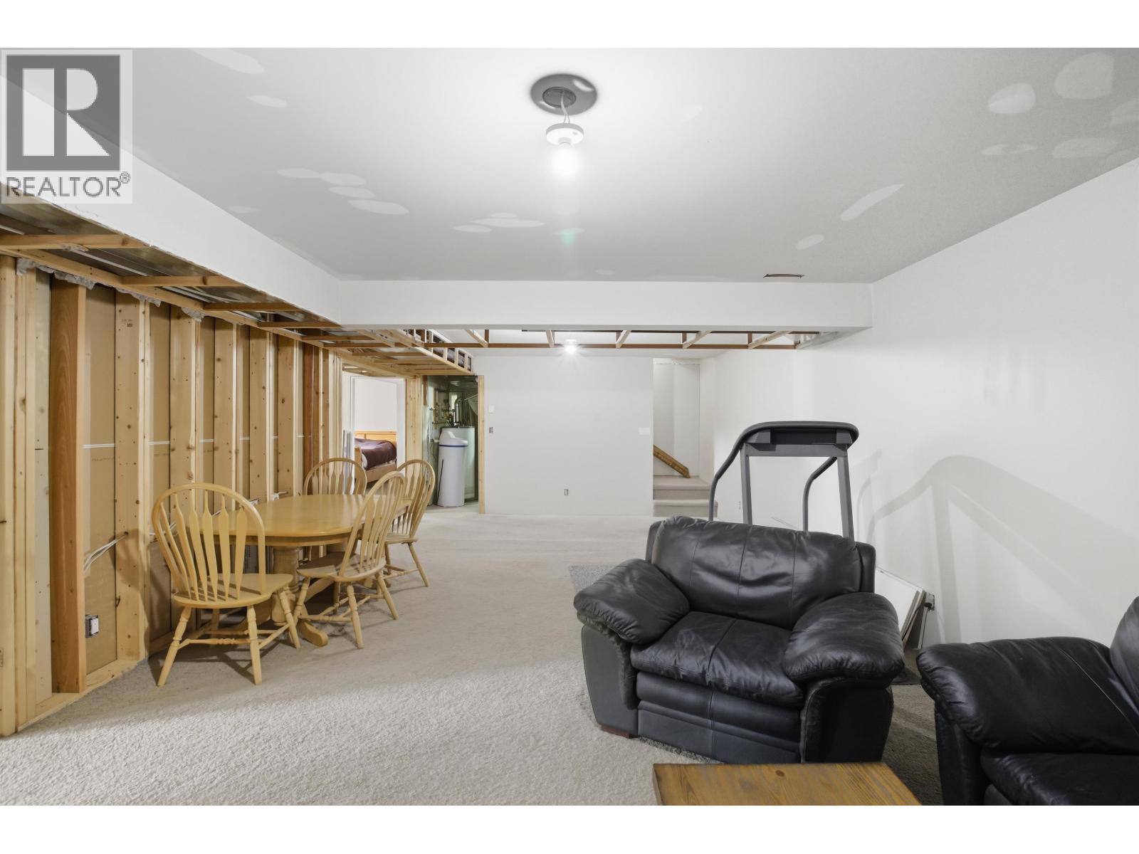 6391 Houseman Road, 100 Mile House, BC - Indoor