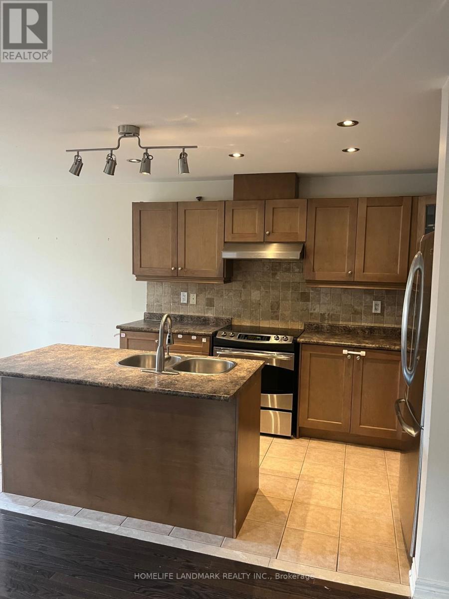 336 Drummond Drive, Vaughan, ON - Indoor Photo Showing Kitchen With Double Sink