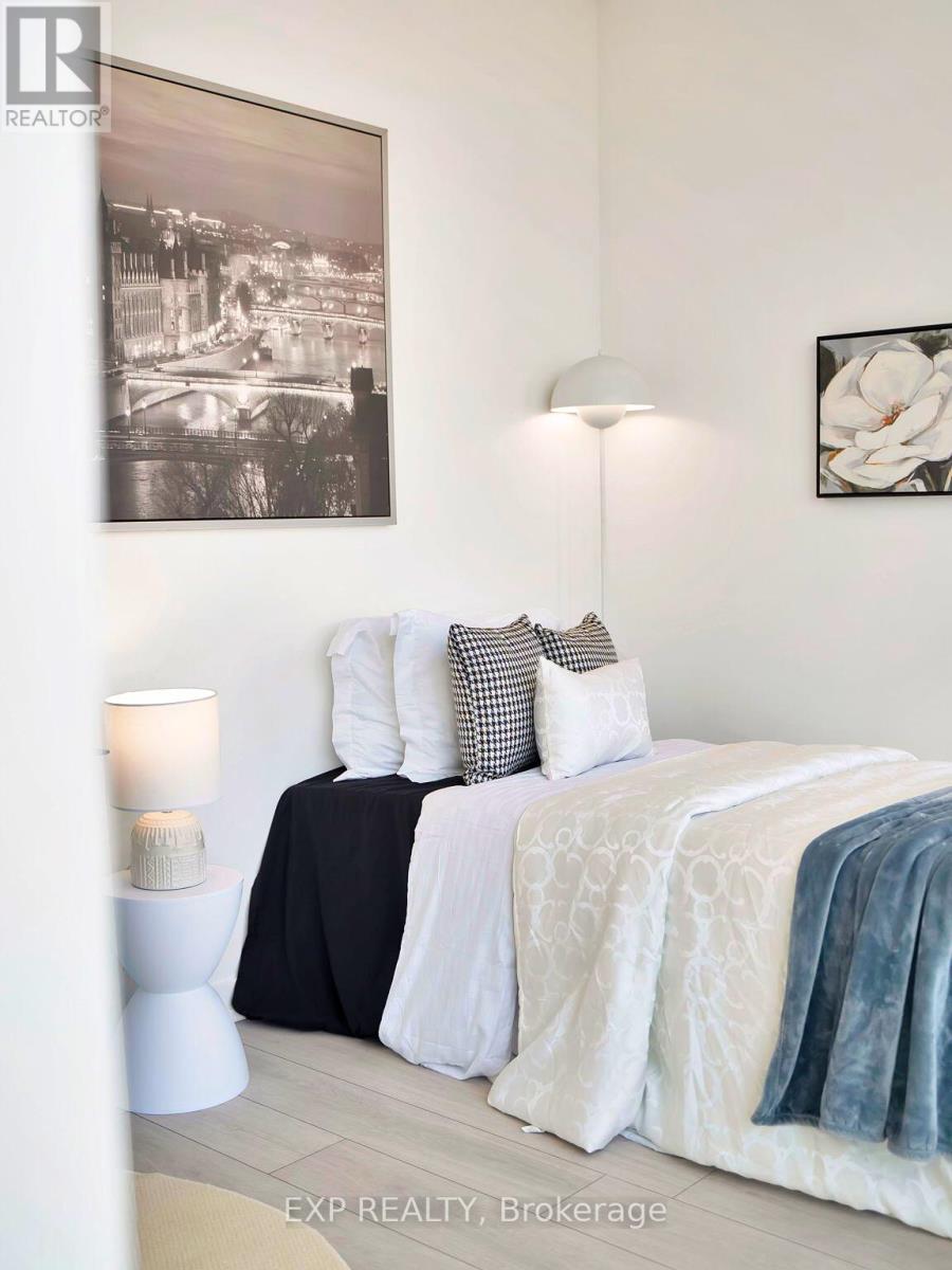 Unit 811 - 950 Portage Parkway, Vaughan, ON - Indoor Photo Showing Bedroom