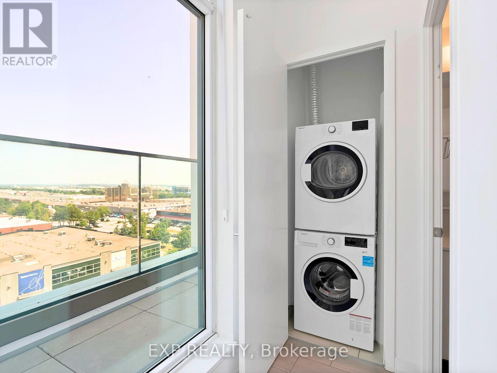 Unit 811 - 950 Portage Parkway, Vaughan, ON - Indoor Photo Showing Laundry Room
