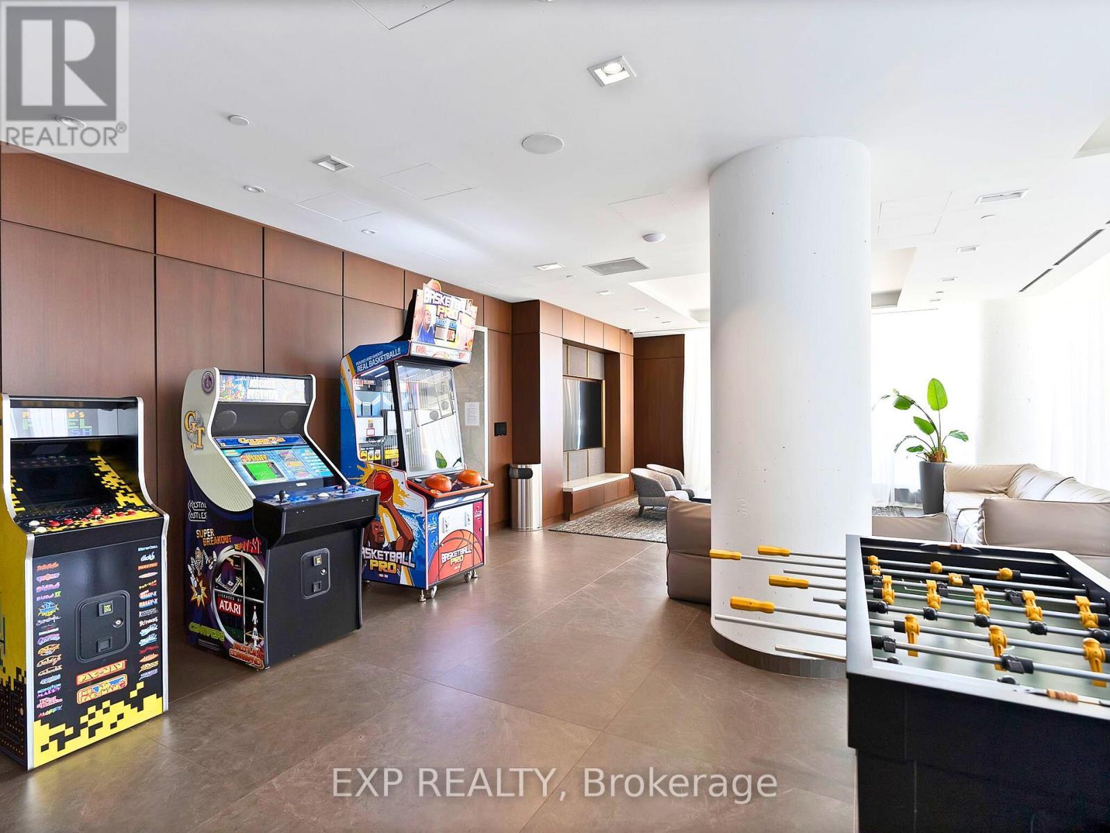 Unit 811 - 950 Portage Parkway, Vaughan, ON - Indoor Photo Showing Other Room