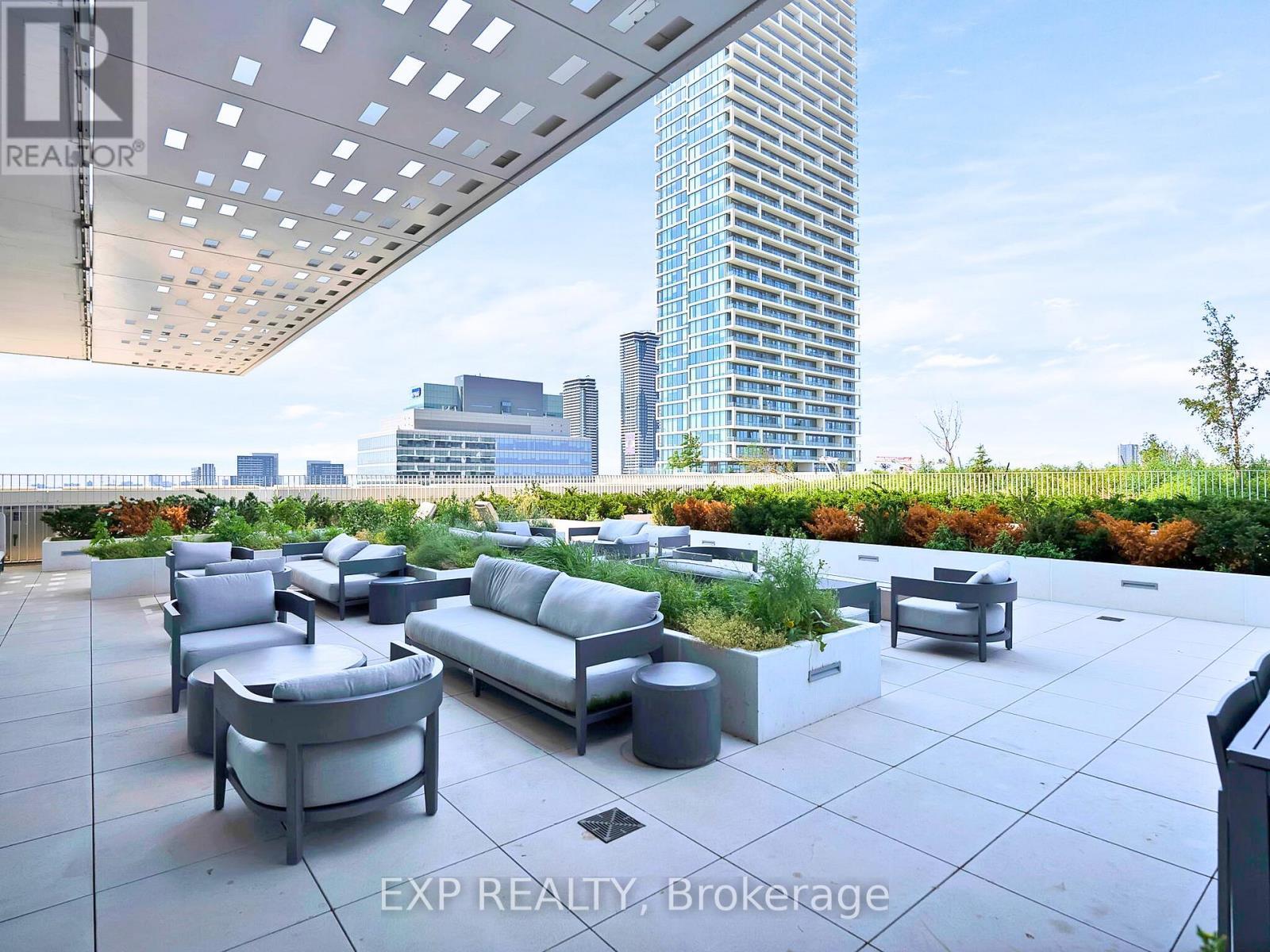 Unit 811 - 950 Portage Parkway, Vaughan, ON - Outdoor