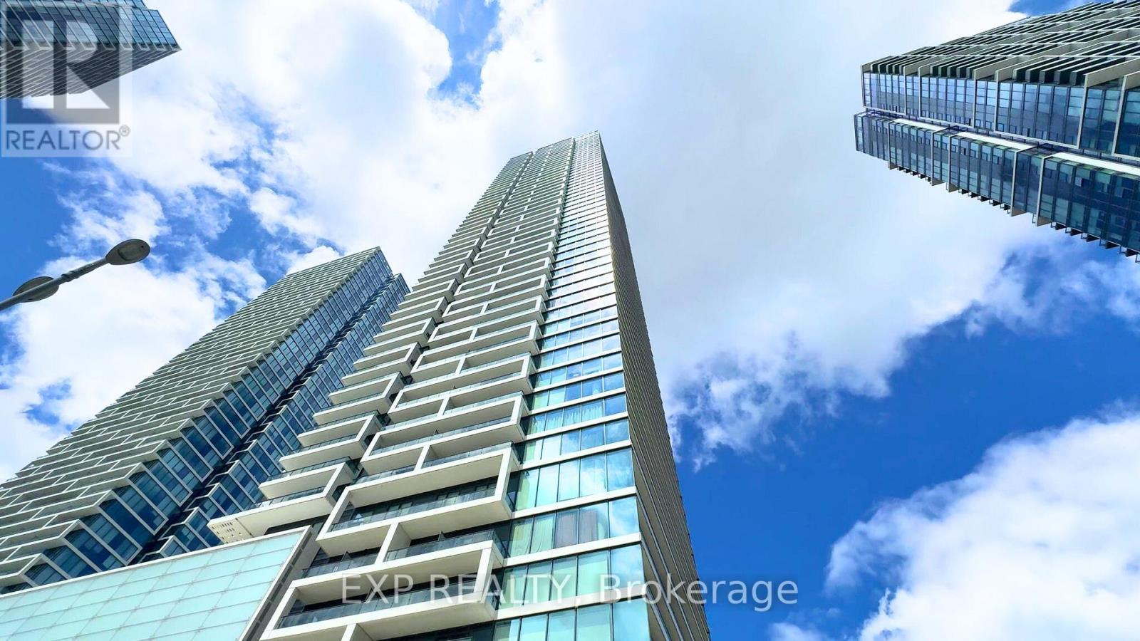 Unit 811 - 950 Portage Parkway, Vaughan, ON - Outdoor