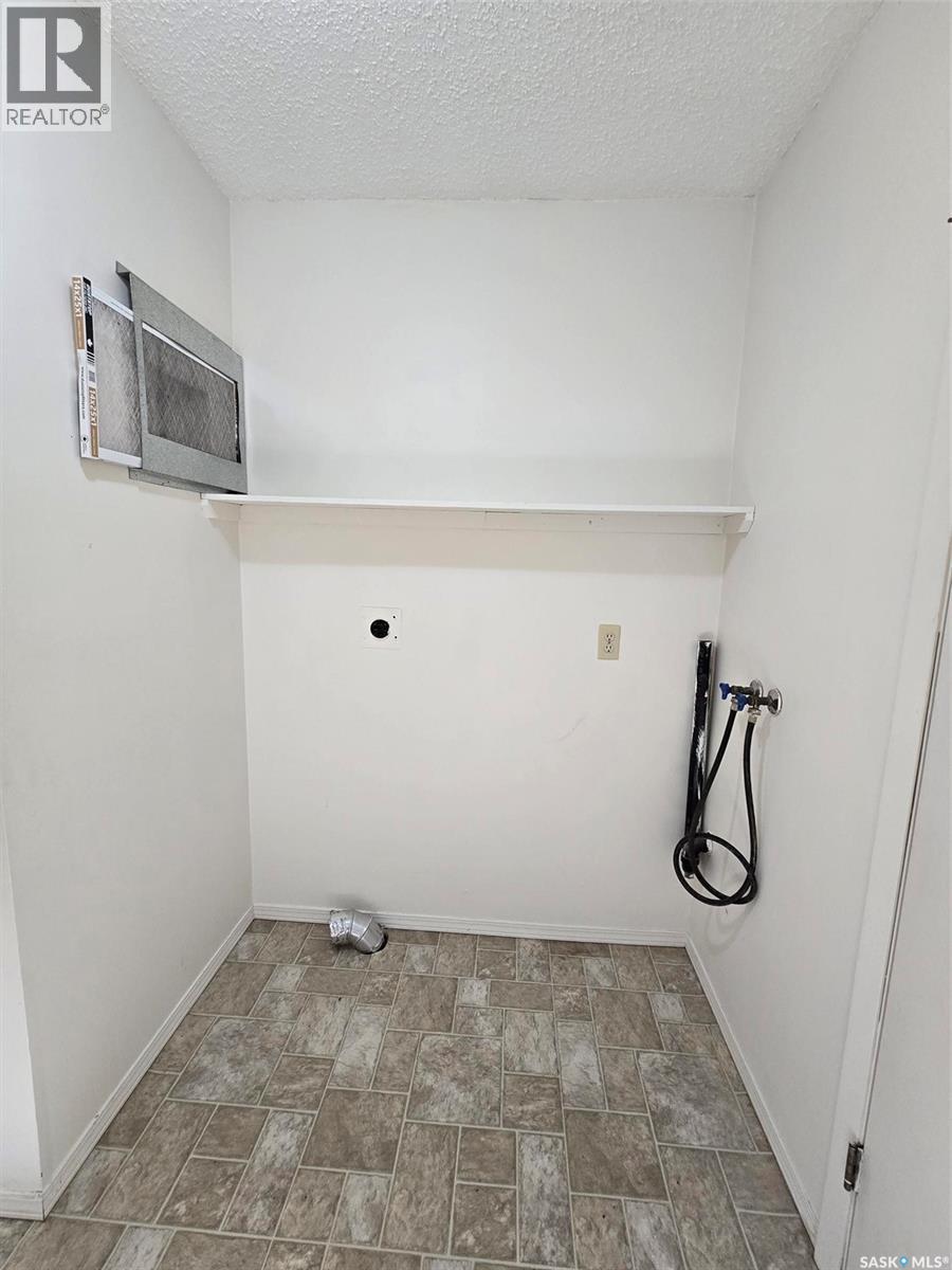 413 - 415 Calgary Street, Broadview, SK - Indoor Photo Showing Other Room