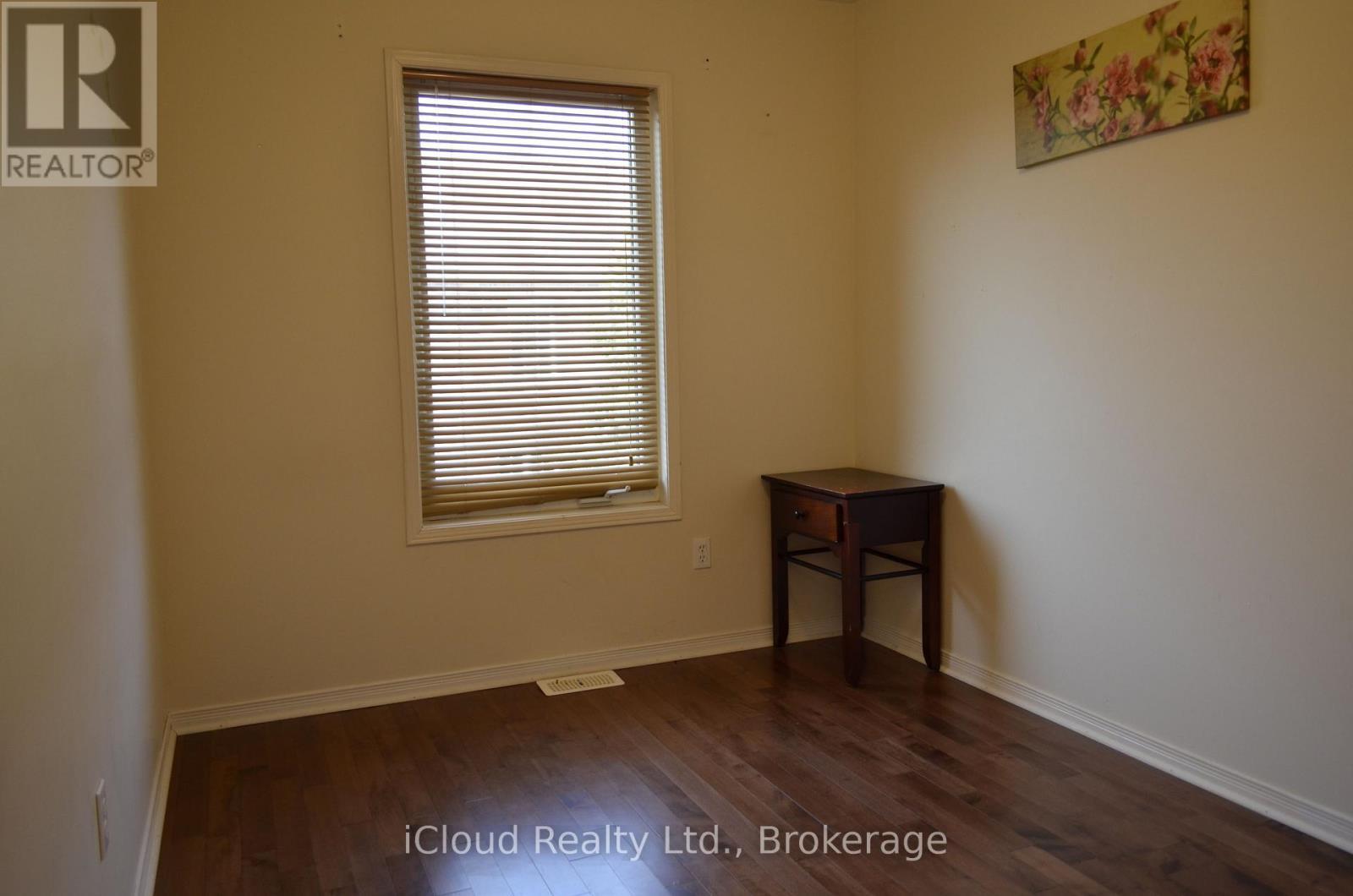 Main/Up - 319 Aspendale Crescent, Mississauga, ON - Indoor Photo Showing Other Room