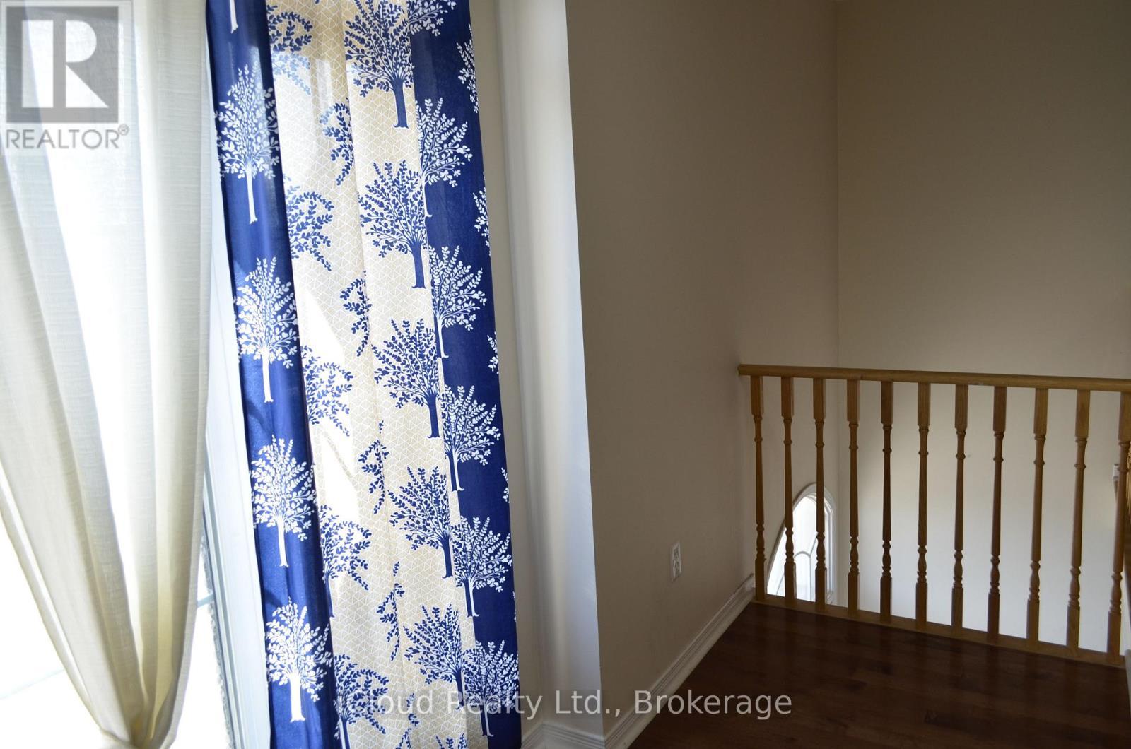 Main/Up - 319 Aspendale Crescent, Mississauga, ON - Indoor Photo Showing Other Room