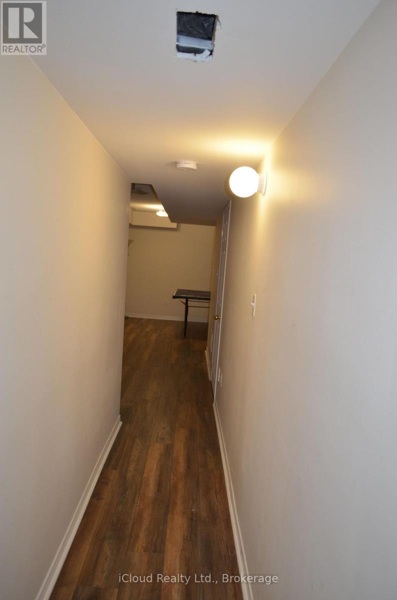 Main/Up - 319 Aspendale Crescent, Mississauga, ON - Indoor Photo Showing Other Room