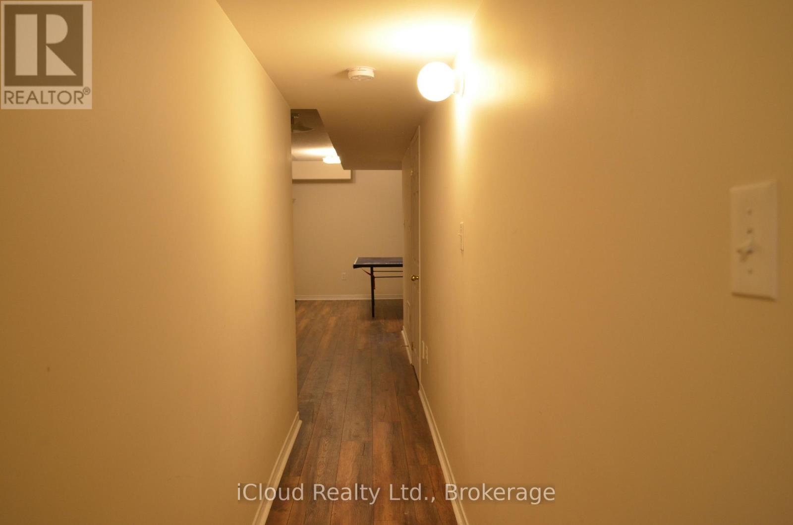 Main/Up - 319 Aspendale Crescent, Mississauga, ON - Indoor Photo Showing Other Room