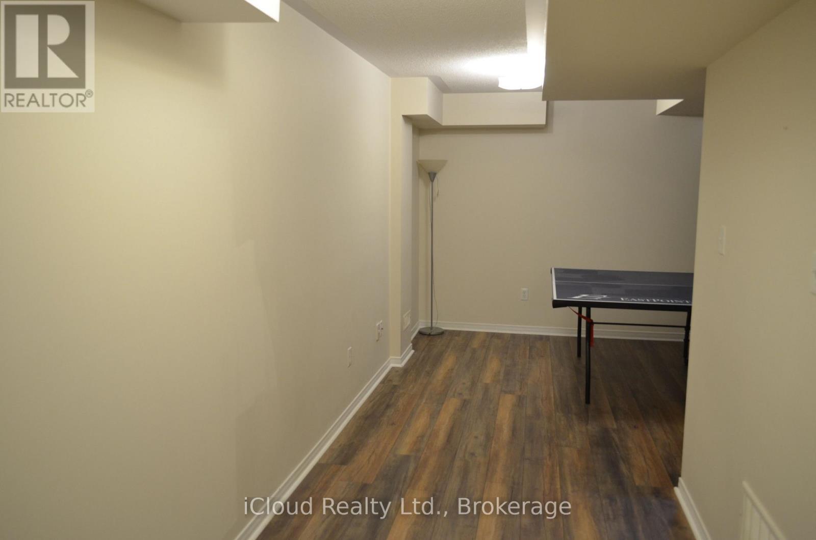 Main/Up - 319 Aspendale Crescent, Mississauga, ON - Indoor Photo Showing Other Room