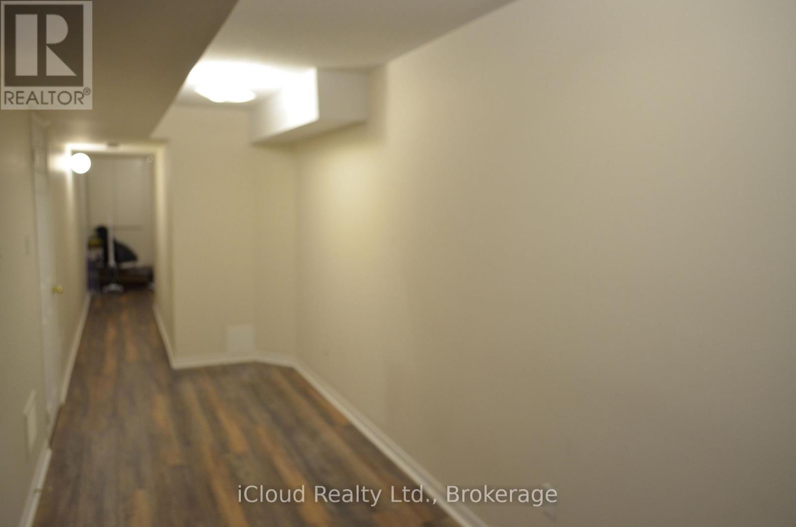 Main/Up - 319 Aspendale Crescent, Mississauga, ON - Indoor Photo Showing Other Room