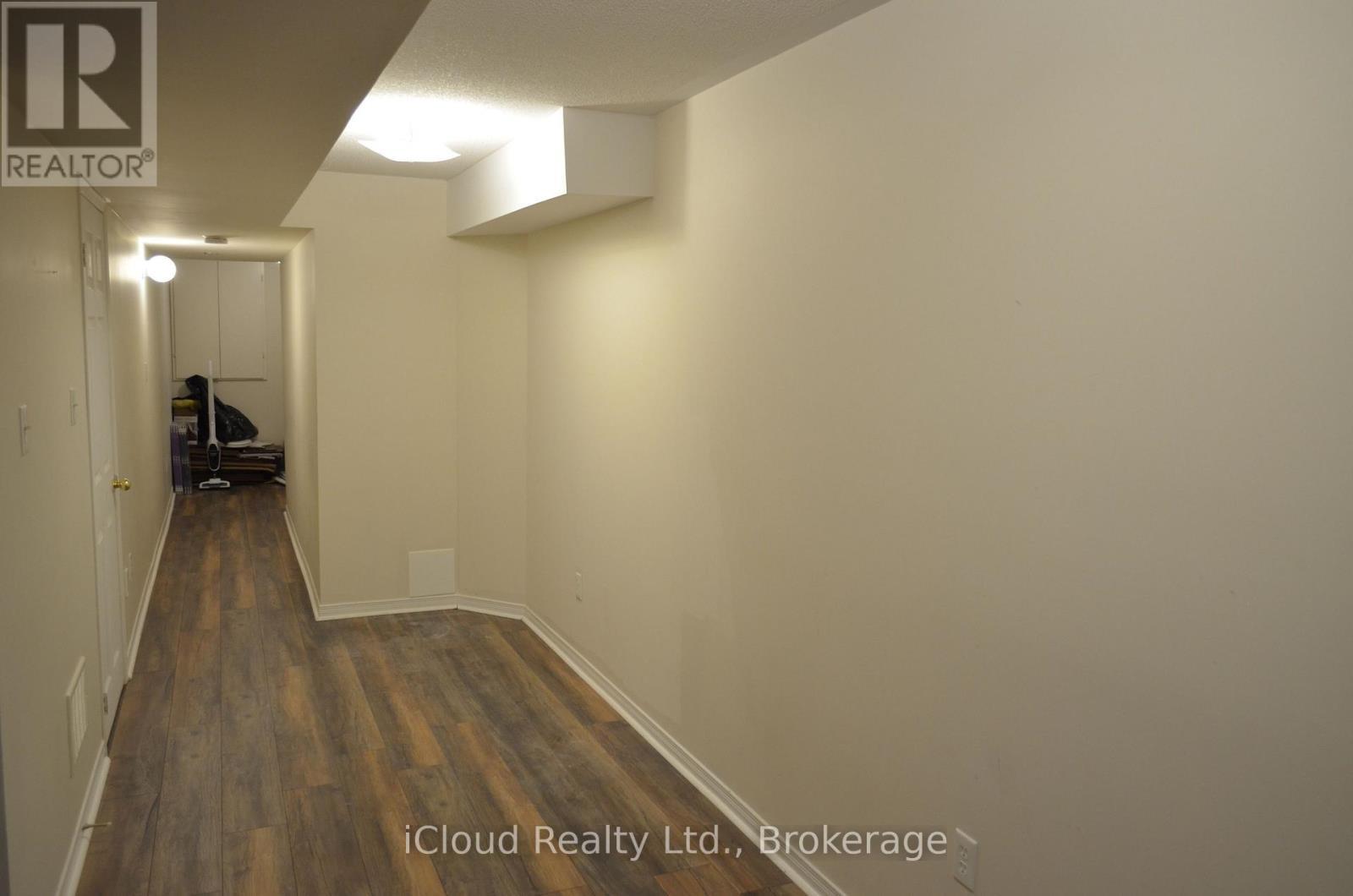 Main/Up - 319 Aspendale Crescent, Mississauga, ON - Indoor Photo Showing Other Room