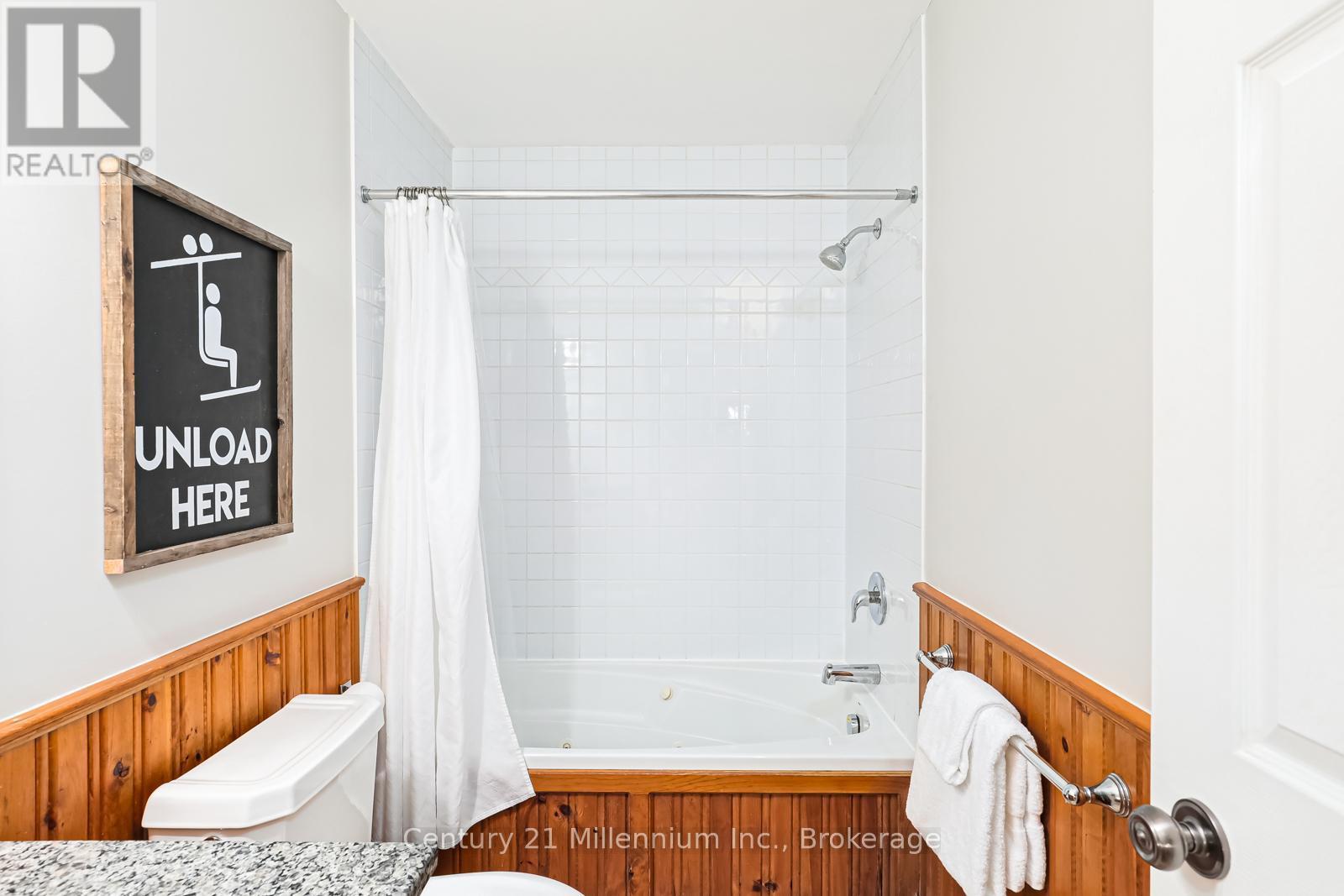 120 - 184 Snowbridge Way, Blue Mountains, ON - Indoor Photo Showing Bathroom