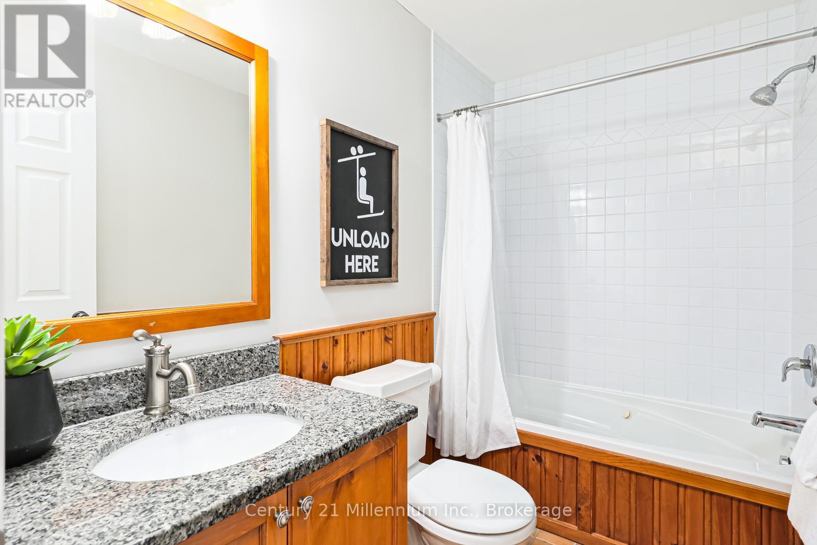 120 - 184 Snowbridge Way, Blue Mountains, ON - Indoor Photo Showing Bathroom