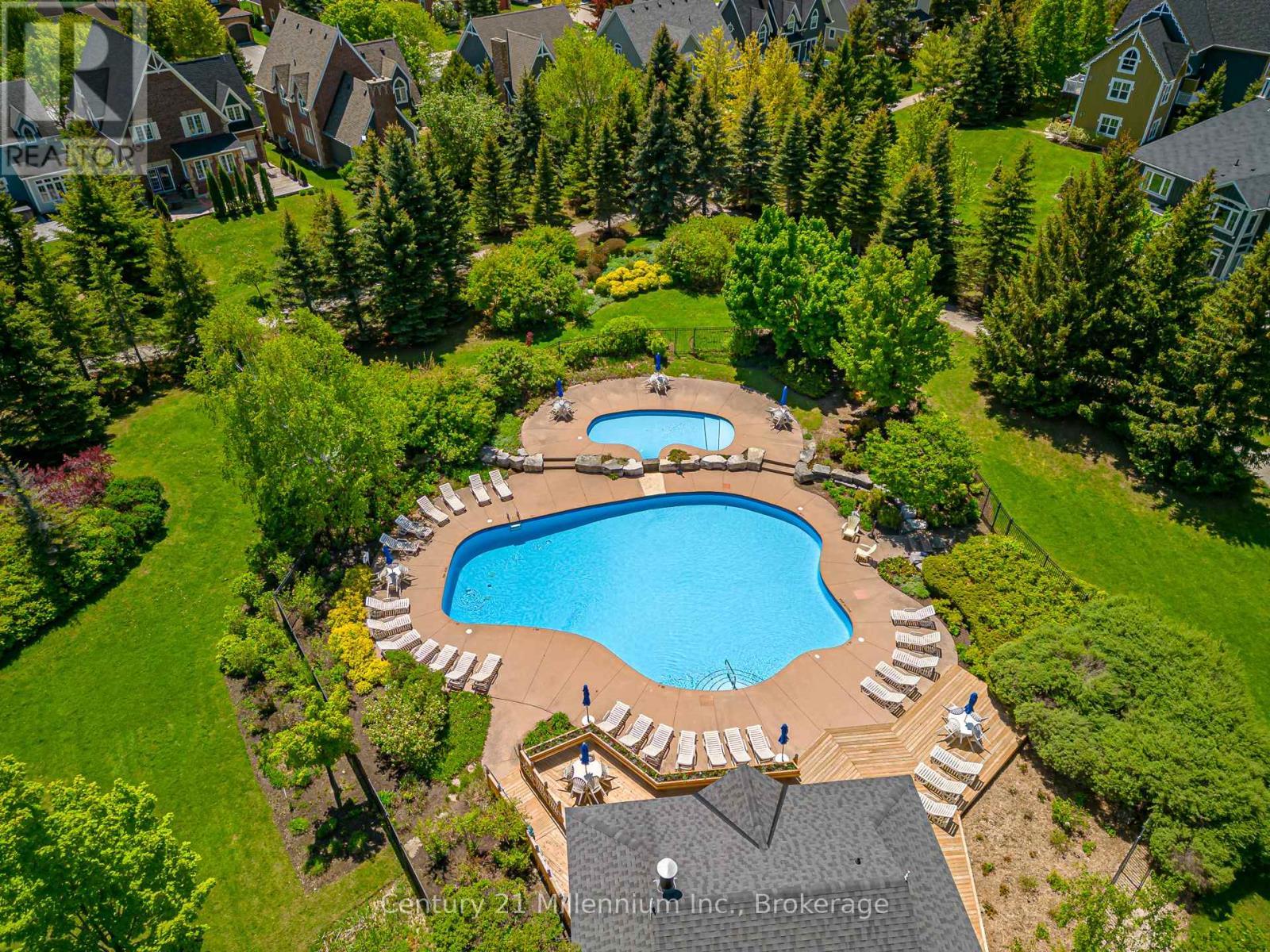 120 - 184 Snowbridge Way, Blue Mountains, ON - Outdoor With In Ground Pool