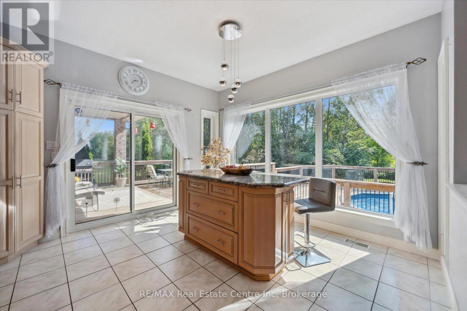 5946 Wellington Rd 86 Road, Woolwich, ON - Indoor