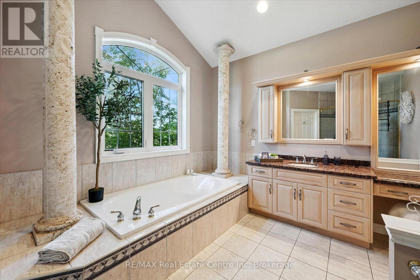 5946 Wellington Rd 86 Road, Woolwich, ON - Indoor Photo Showing Bathroom