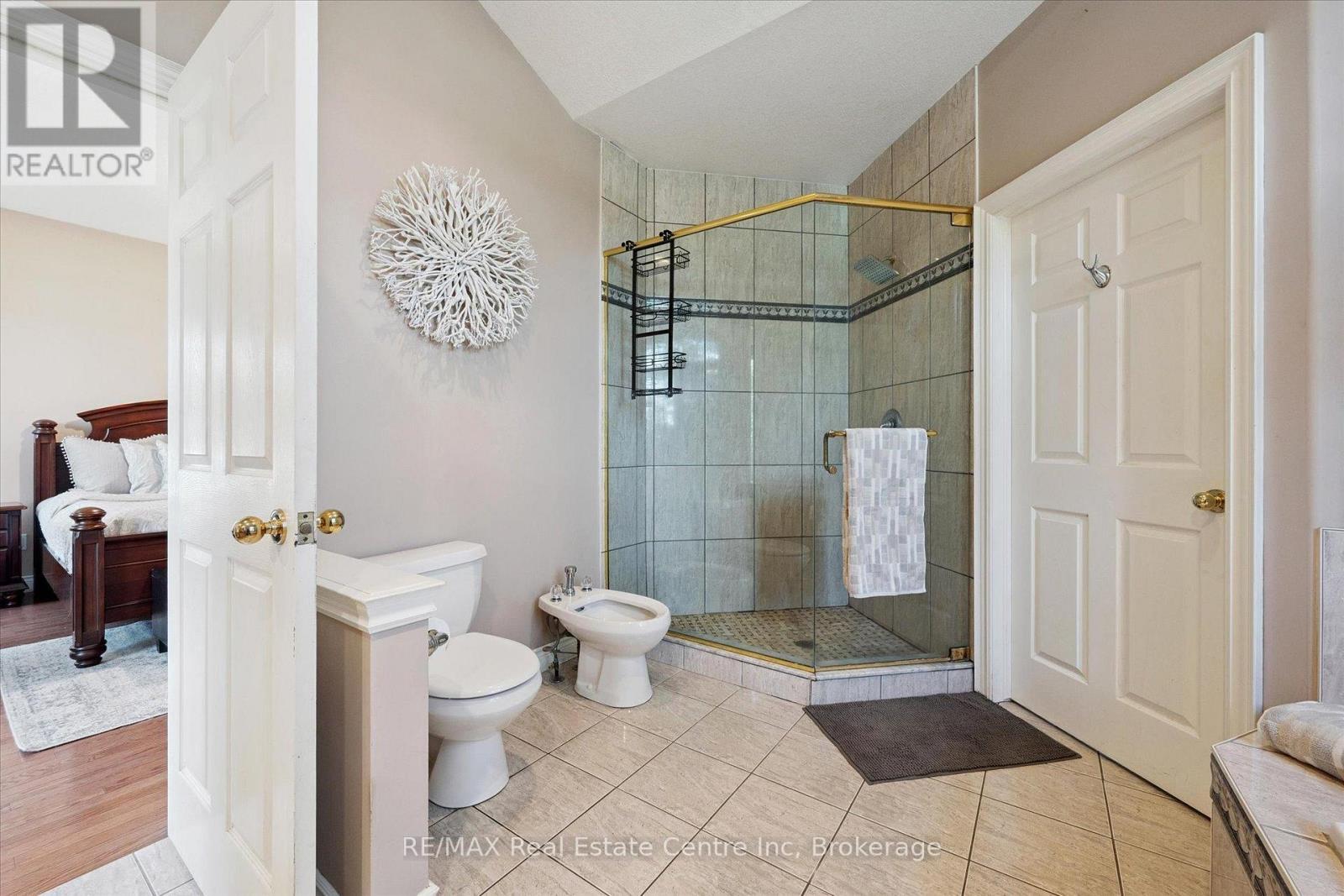 5946 Wellington Rd 86 Road, Woolwich, ON - Indoor Photo Showing Bathroom