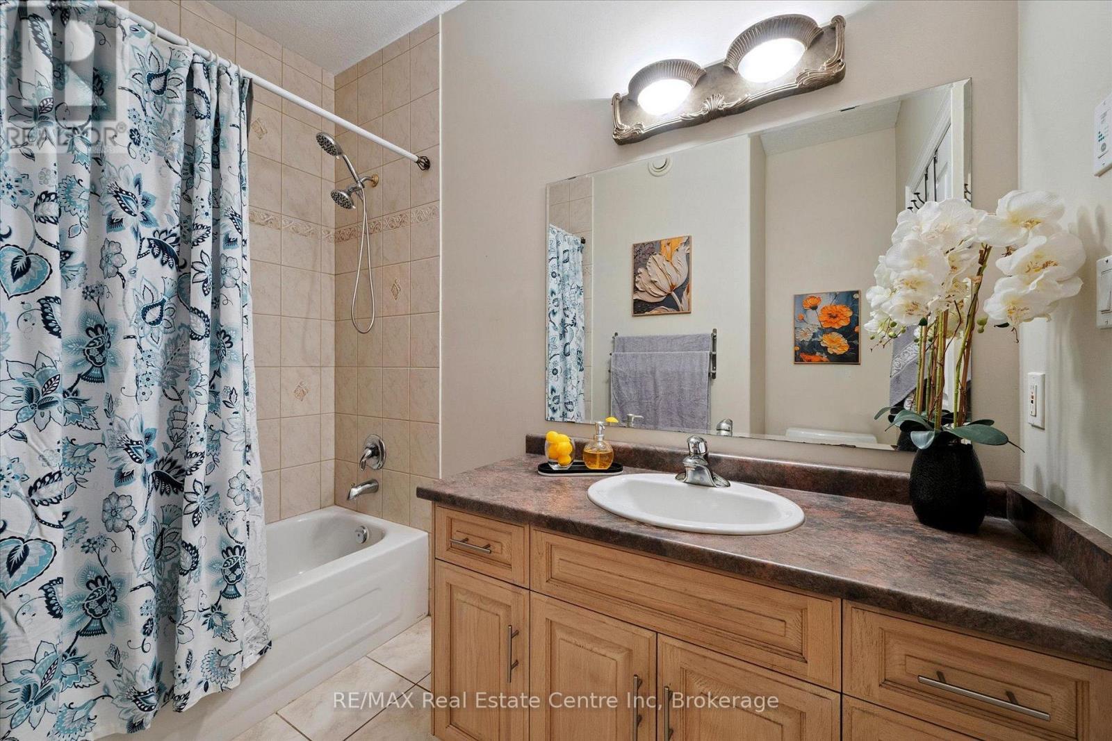 5946 Wellington Rd 86 Road, Woolwich, ON - Indoor Photo Showing Bathroom