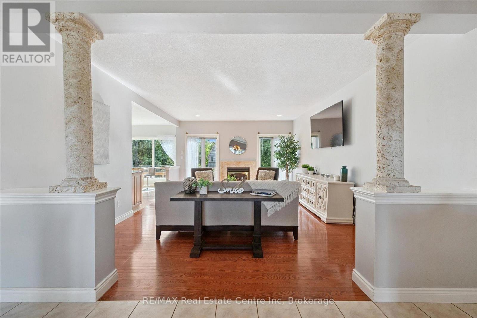 5946 Wellington Rd 86 Road, Woolwich, ON - Indoor