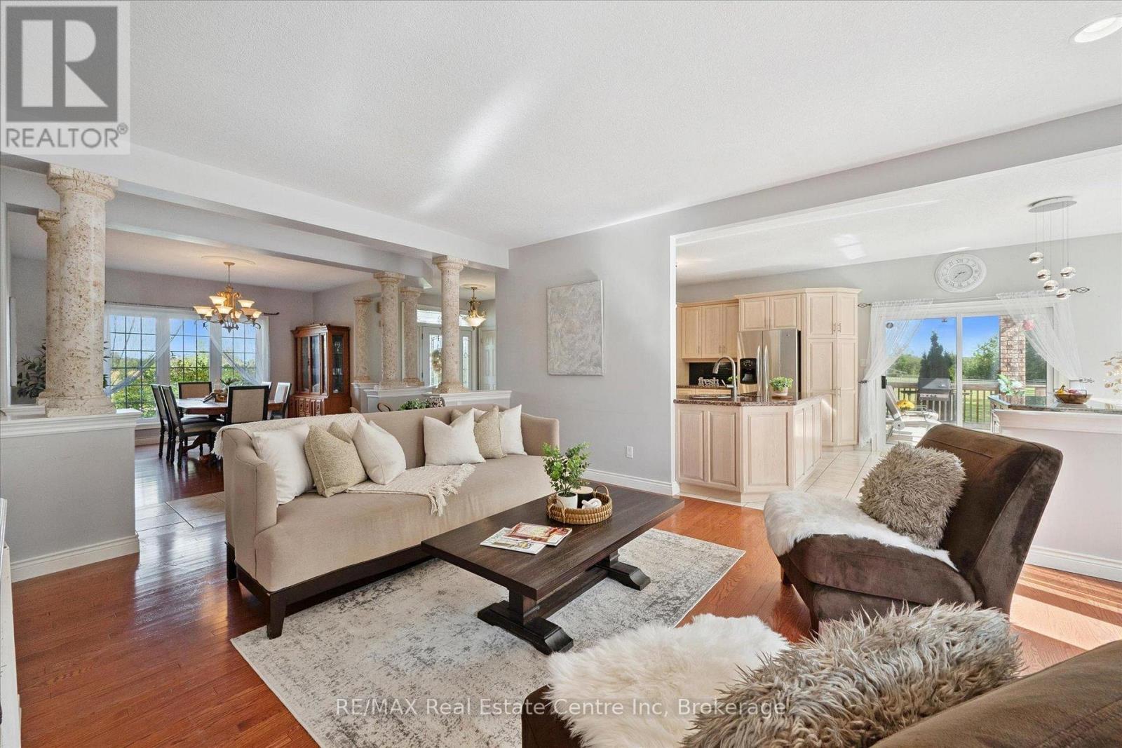 5946 Wellington Rd 86 Road, Woolwich, ON - Indoor Photo Showing Living Room