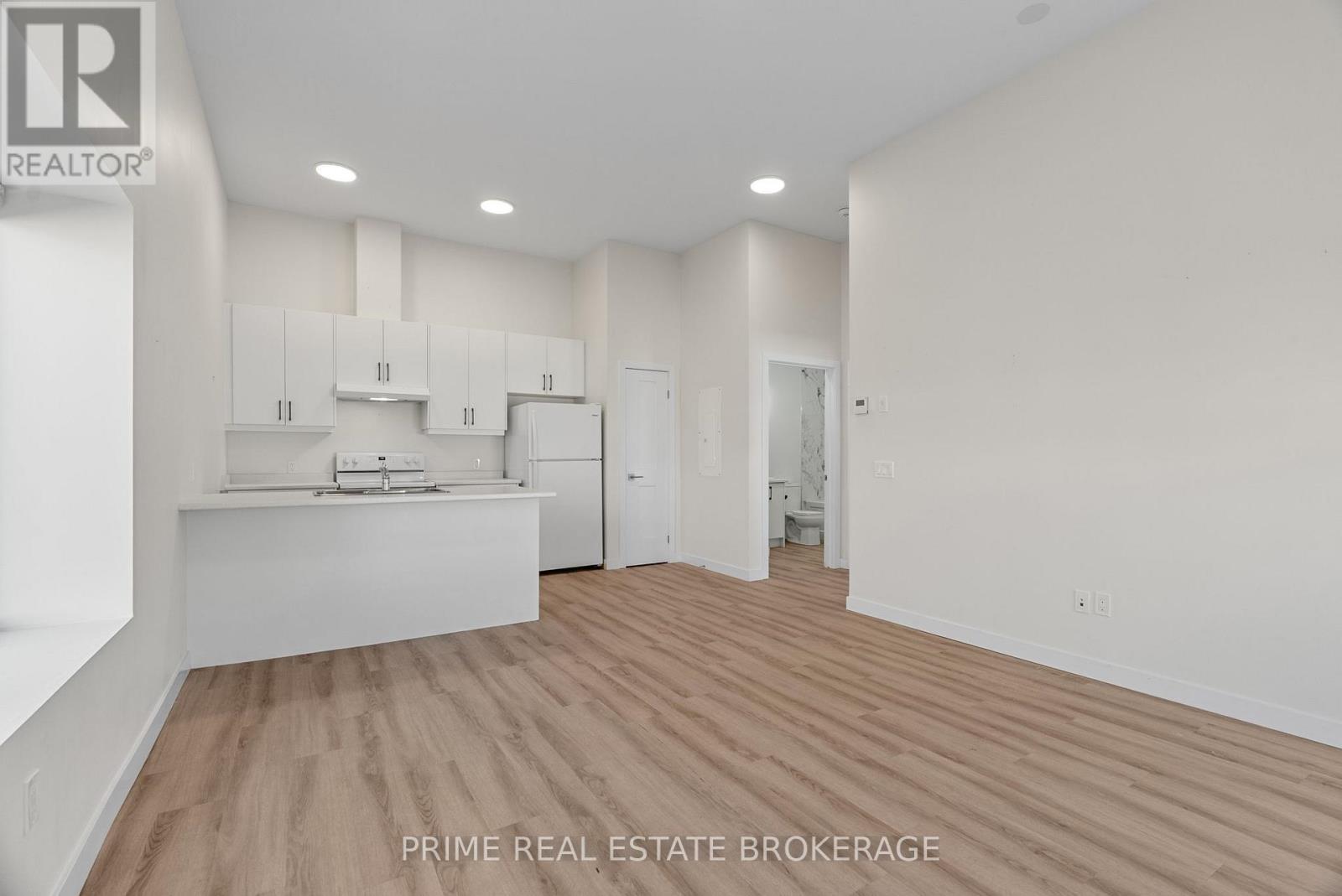 370 William Street, South Huron (Exeter), ON - Indoor Photo Showing Kitchen