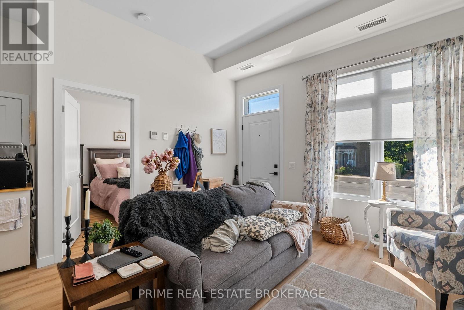 370 William Street, South Huron (Exeter), ON - Indoor Photo Showing Living Room
