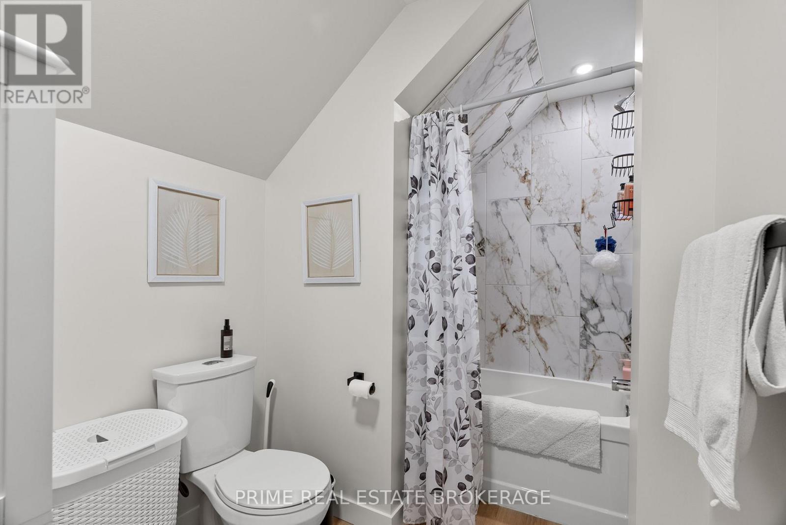 370 William Street, South Huron (Exeter), ON - Indoor Photo Showing Bathroom
