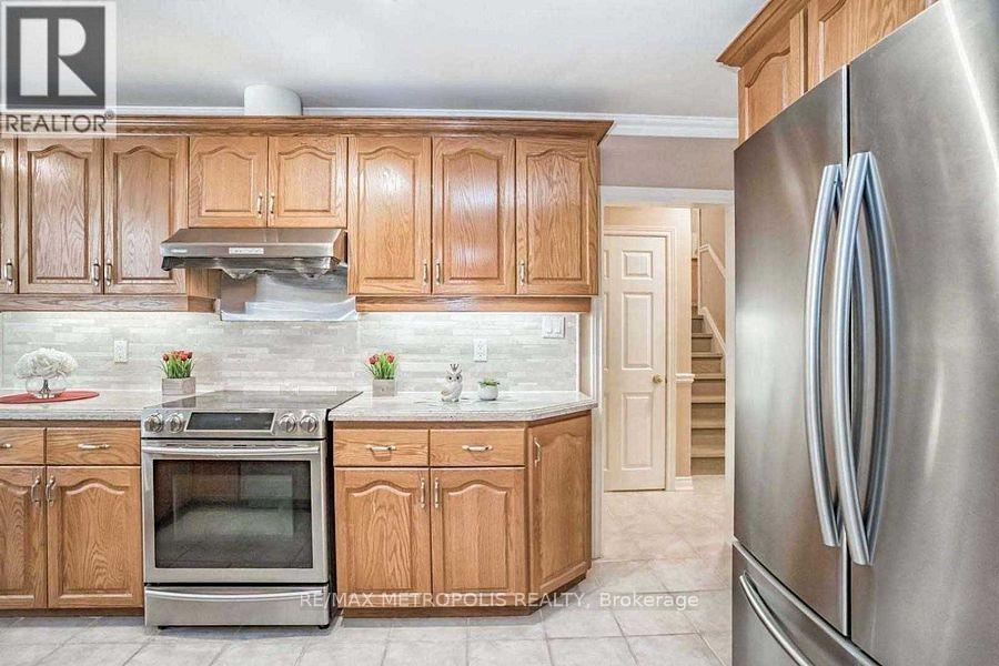 14 Strathroy Crescent, Markham, ON - Indoor Photo Showing Kitchen