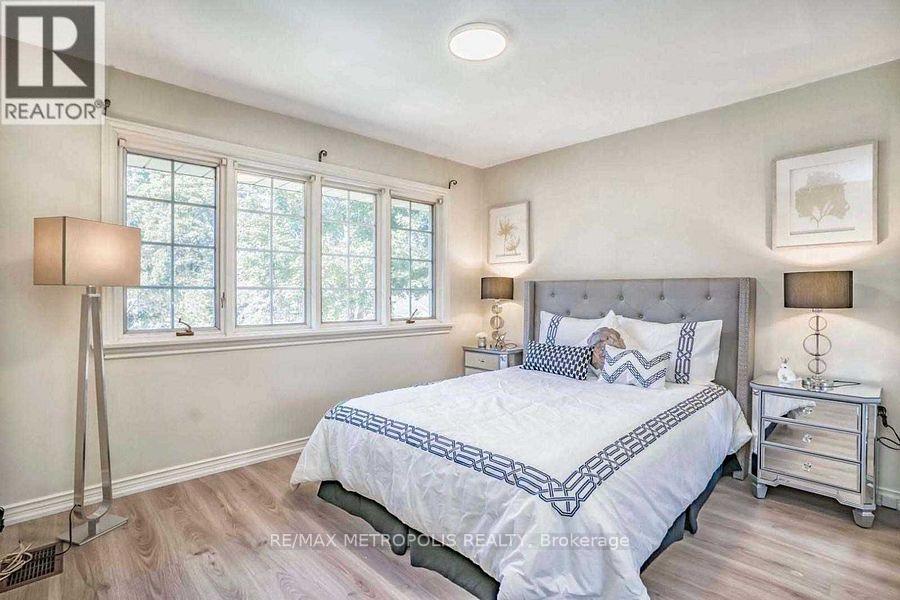 14 Strathroy Crescent, Markham, ON - Indoor Photo Showing Bedroom