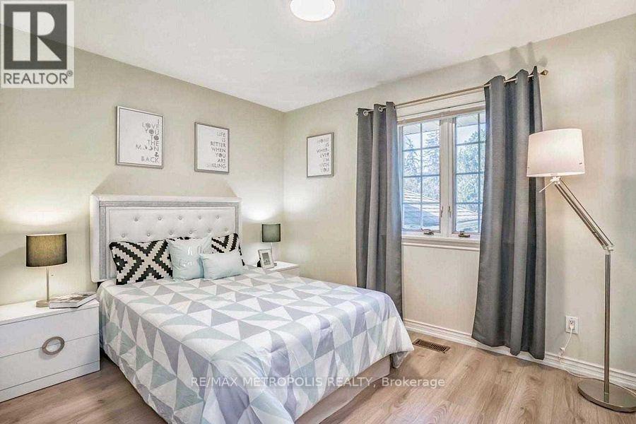 14 Strathroy Crescent, Markham, ON - Indoor Photo Showing Bedroom