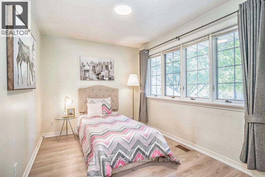 14 Strathroy Crescent, Markham, ON - Indoor Photo Showing Bedroom